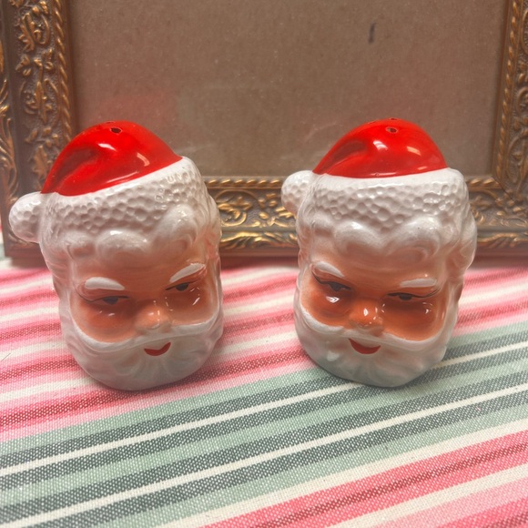 Vintage winking Santa Claus Salt and Pepper Shakers Japan - Picture 1 of 5